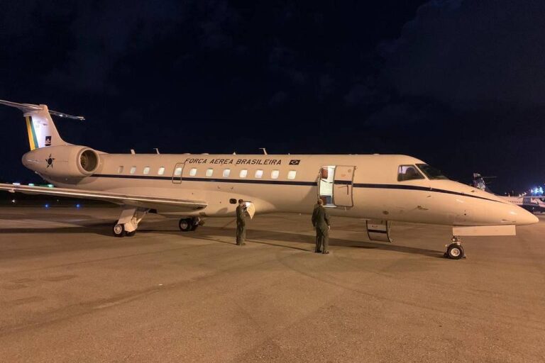 Governo empresta aviões da FAB ao STF com lista sob sigilo - 09/04/2025 - Poder